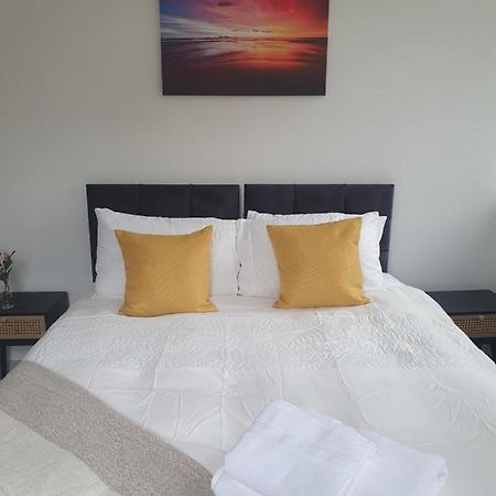 1 & 2 Bed Apartments - Desborough, Kettering, Family, Wifi, Parking Exterior foto