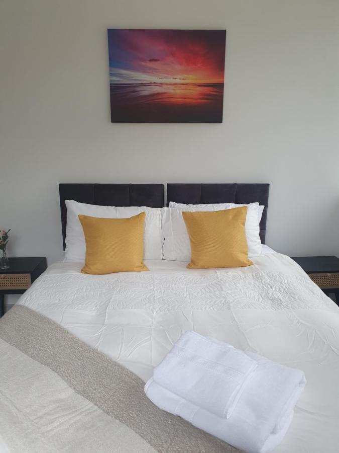 1 & 2 Bed Apartments - Desborough, Kettering, Family, Wifi, Parking Exterior foto